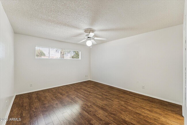 Building Photo - 516 N Hobson Plaza