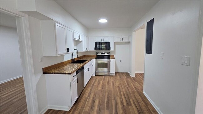 Building Photo - 2084 Snow Rd SW