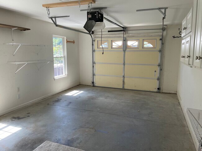 Building Photo - 144 Grand Oak Cir