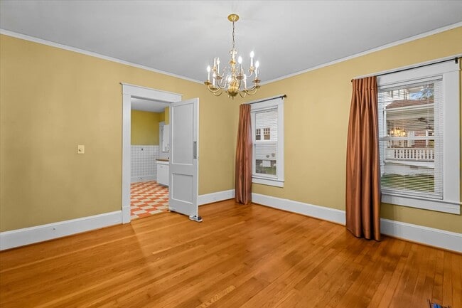 Building Photo - 707 Mayflower Dr