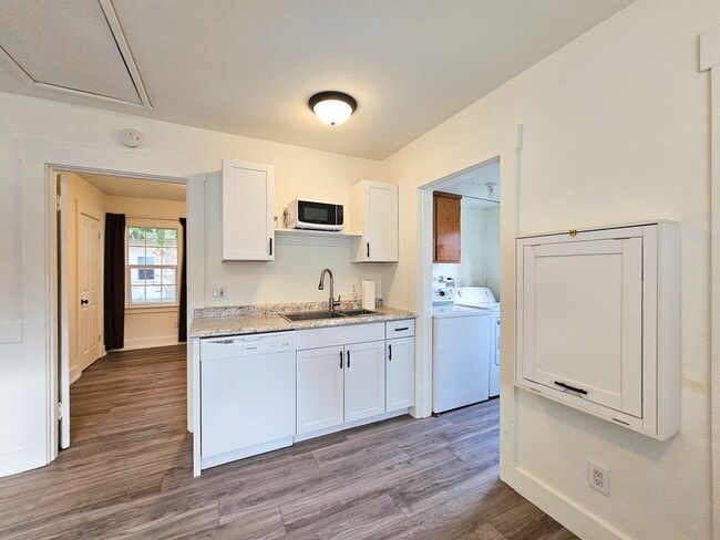 Building Photo - 508 Binghampton St