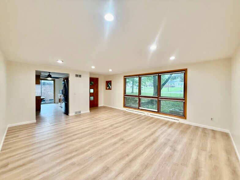 Living room - 1814 E Main St