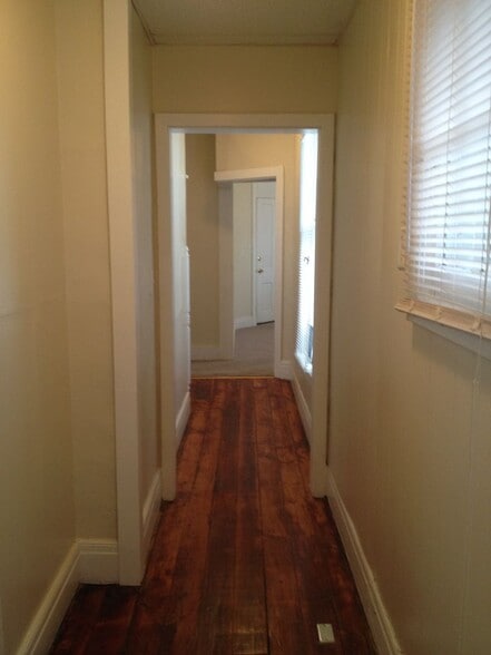 Building Photo - 912 N 10th St