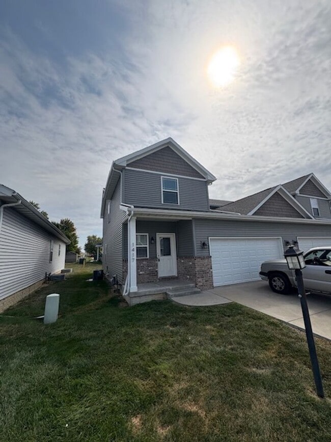 Building Photo - 3 Bedroom / 3 Bath Duplex in Washington