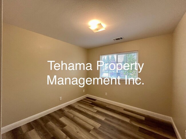 Building Photo - Updated 3 bedroom 2 bathroom in Cottonwood...