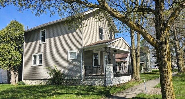 Building Photo - NEW LISTING!!! 3 Bedroom House - MOVE IN SPECIAL