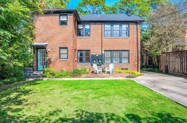 Building Photo - 1737 Albans Rd