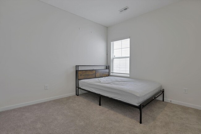 Building Photo - 567 Faulkner Dr