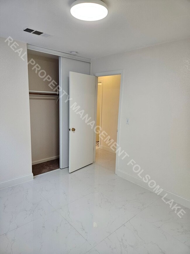 Building Photo - Coming Soon – 3 Bed / 2 Bath Home Near Folsom High School