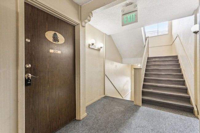 Building Photo - Charming 2BR Condo in Denver