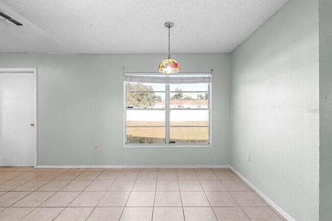 Building Photo - 1424 Vinetree Dr