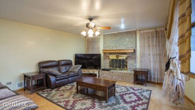 Building Photo - 4 br, 3 bath House - 10837 Lorel Avenue