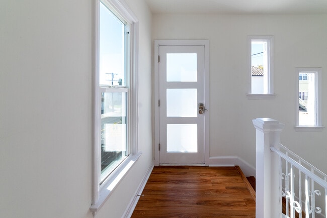 Building Photo - 5065 Edgewood Pl