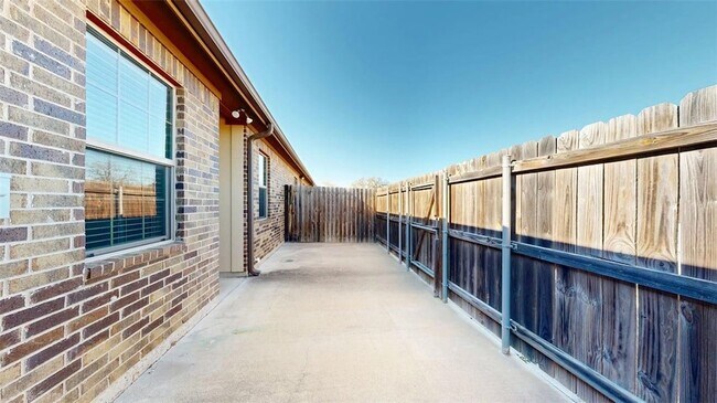 Building Photo - 3009 Towers Pkwy