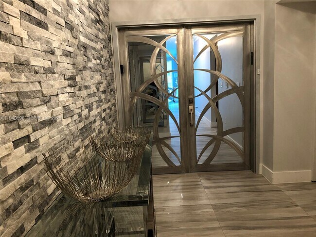 Building Photo - 3101 S Ocean Dr