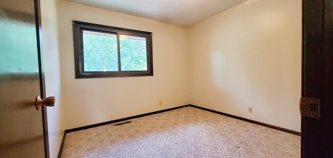 Building Photo - 820 Indian Hills Dr