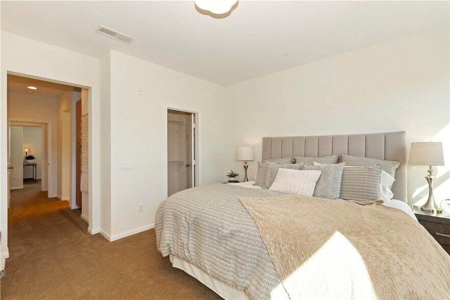 Master bedroom 3rd level - 335 S Glendora Ave