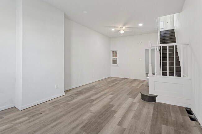 Building Photo - 2350 N Opal St