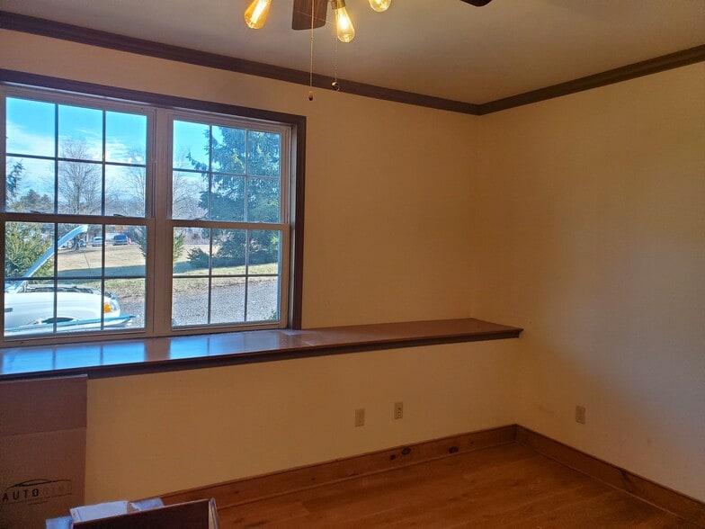 Building Photo - 3428 Bedminster Rd