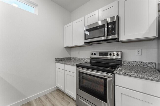 Building Photo - 751 St Charles Pl