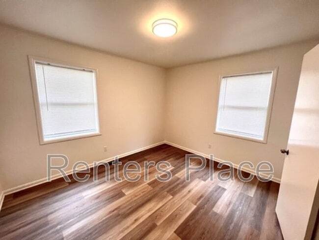 Building Photo - 4616 E 46th St