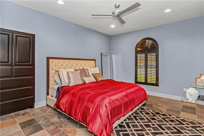 Building Photo - 708 Kiwi Ave