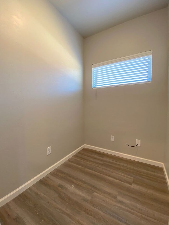 Building Photo - Townhome in Deer Creek Schools!