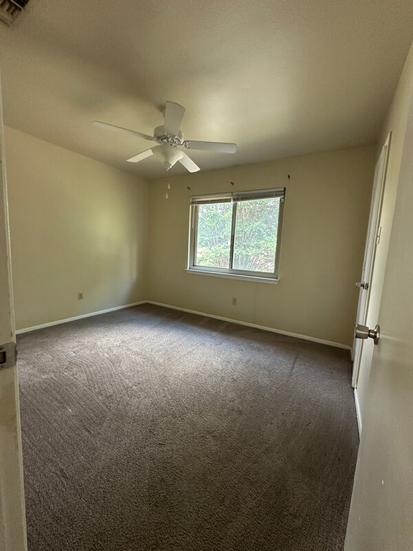 Building Photo - 212 W Val Verde Cir