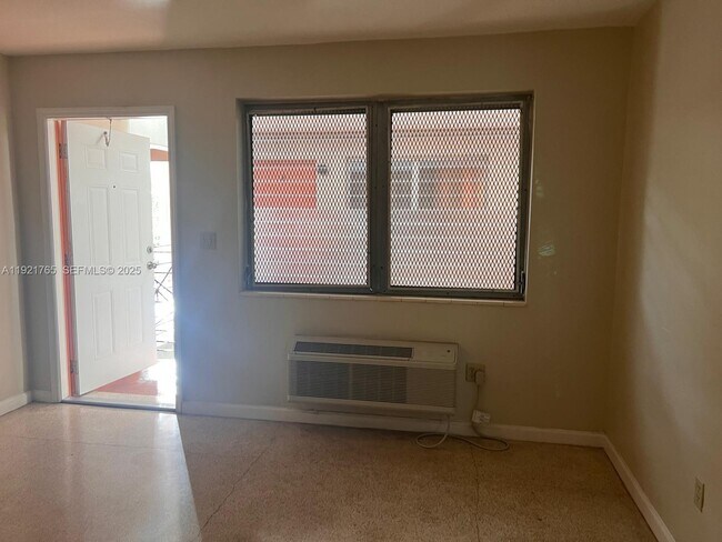 Building Photo - 141 SW 14th Ave