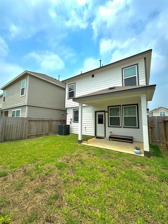 Building Photo - 24811 Landolfi Dr