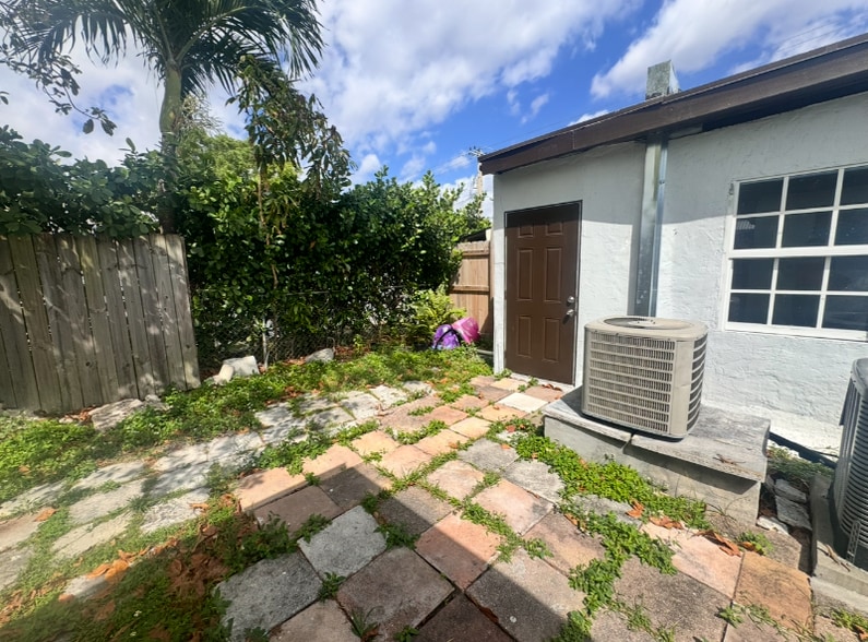 Building Photo - 3340 NW 17th St