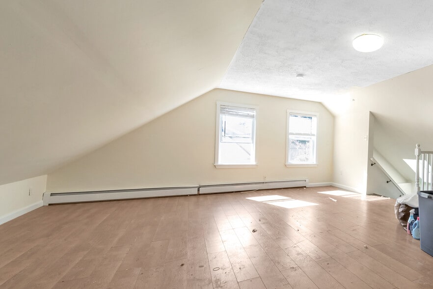 Building Photo - 31 Champney St