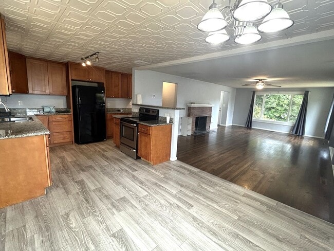 Building Photo - Rambler with Basement