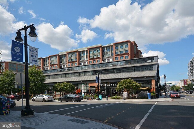 Building Photo - 1300 4th St SE