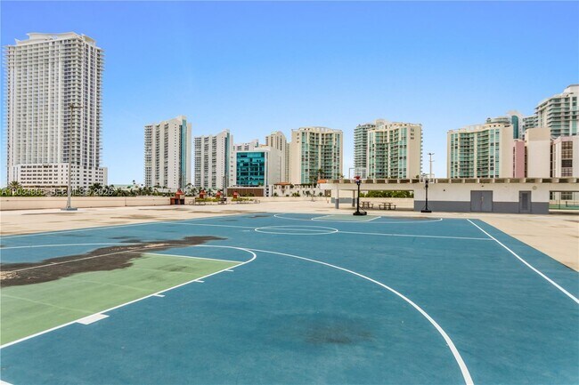 Building Photo - 17021 N Bay Rd