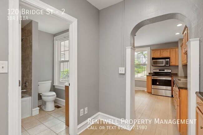 Building Photo - 1BR 1BA Apt.located in Downtown Phoenixvil...