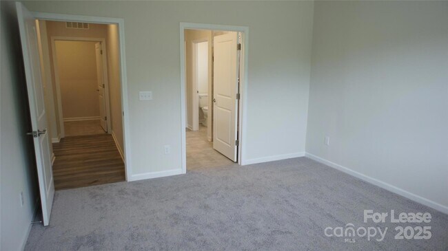 Building Photo - 137 Pampas Pl