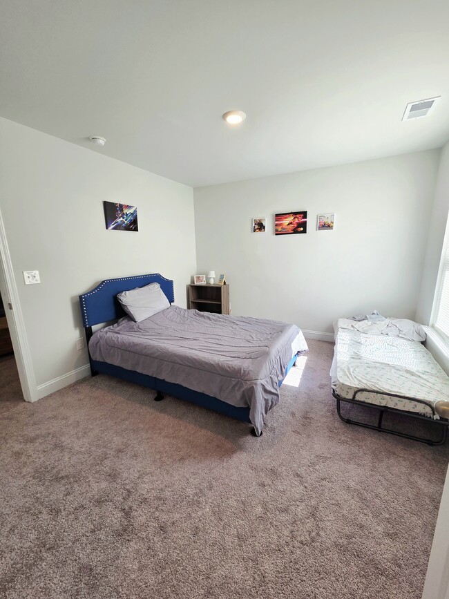 Building Photo - 2066 Ainsley Dr