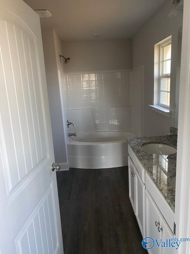 Building Photo - 121 Sorrelweed Dr