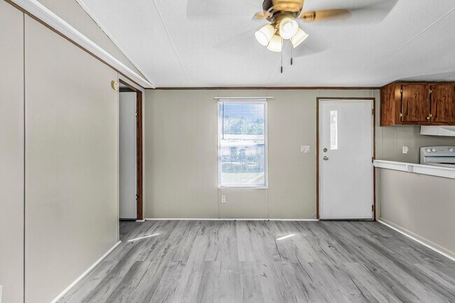 Building Photo - 534 SE 650th Rd