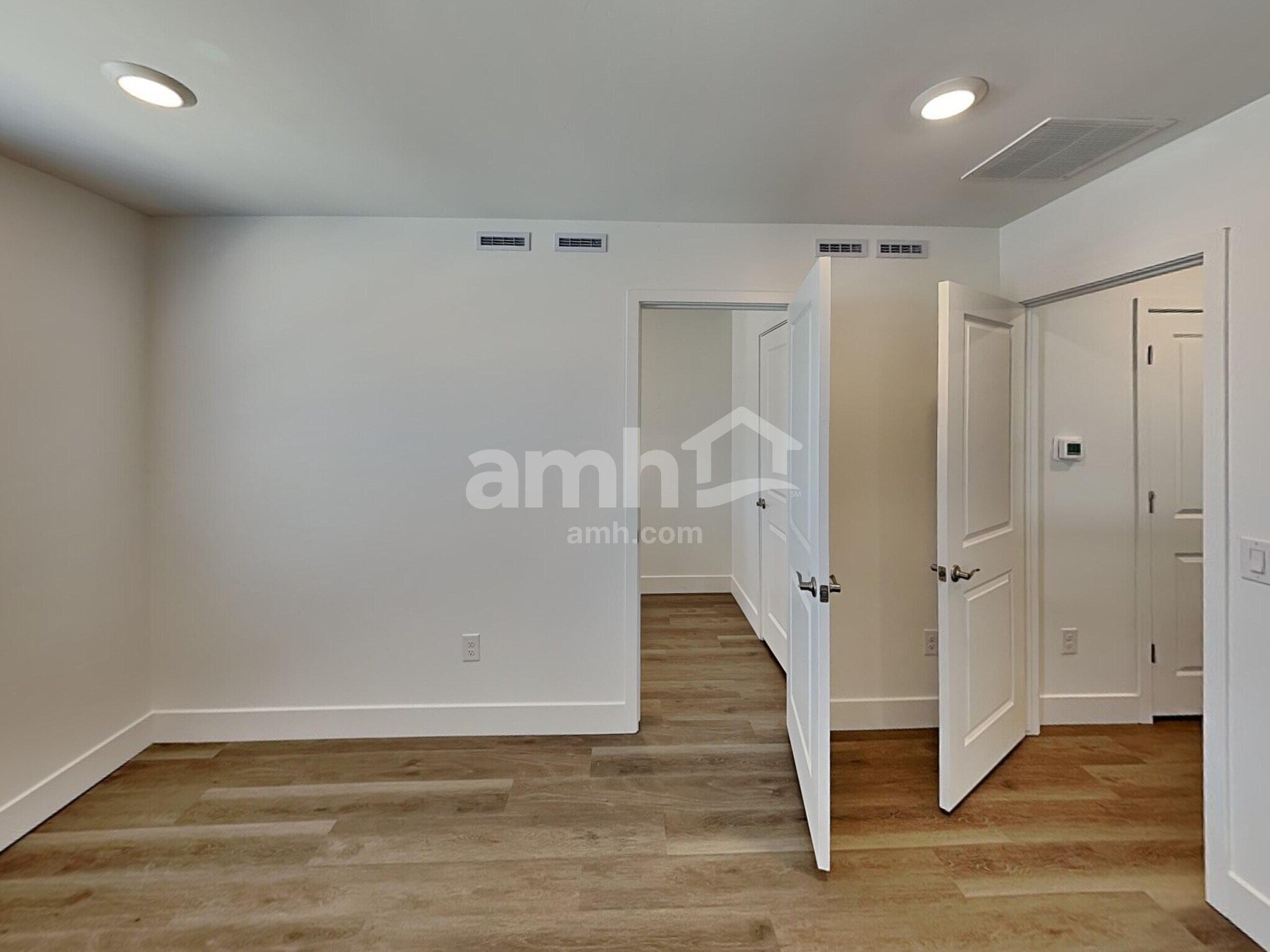 Building Photo - 9612 Harkes Dr