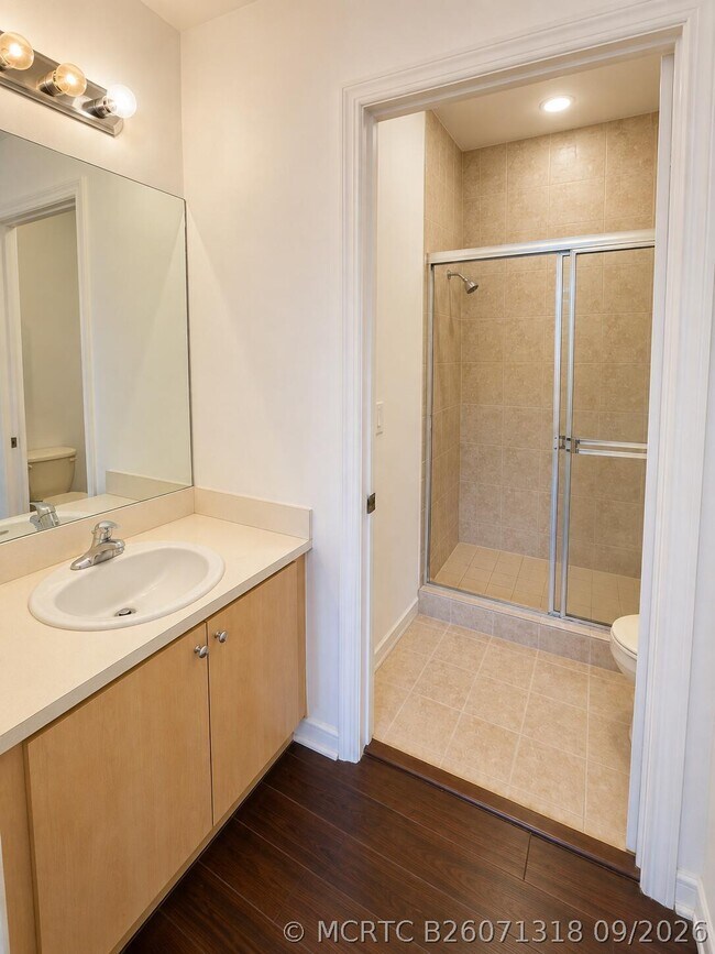 Building Photo - 906 SW 143rd Ave