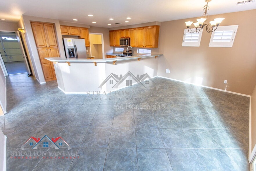 Building Photo - 4613 E Thorn Tree Dr