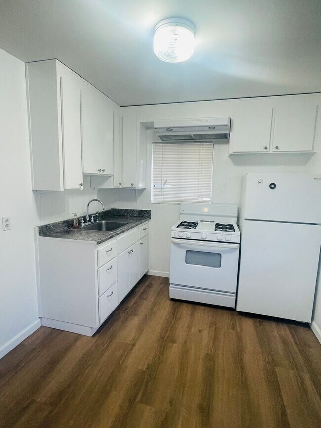 Building Photo - 2081-437 Myrtle