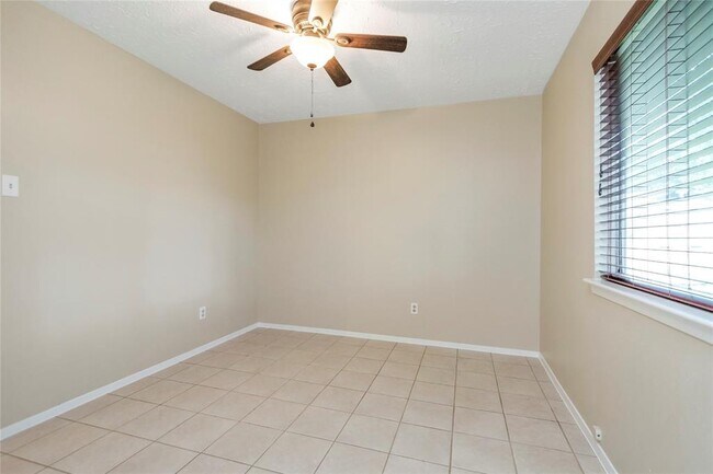 Building Photo - 6903 Foxmont Ln