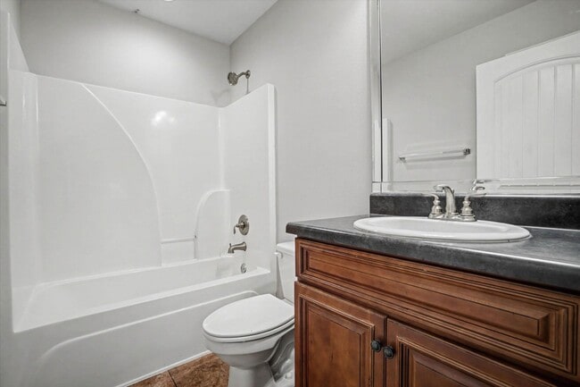 Building Photo - HEART OF DAPHNE!