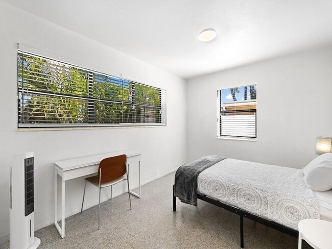 Building Photo - 413 NE 25th Ave