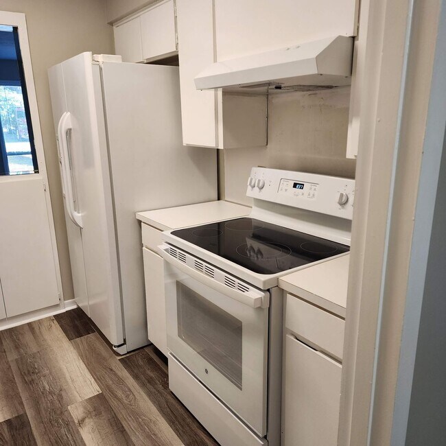 Building Photo - NEW PRICE! NEW UPDATES, YOU CANNOT BEAT THIS ONE!