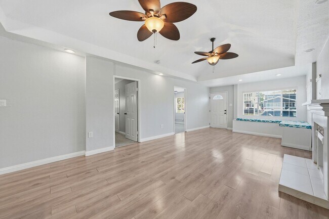 Building Photo - 126 E Balboa Blvd
