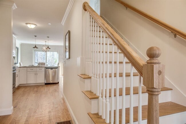 Building Photo - Modern Townhome with Garage, Bonus Room, a...